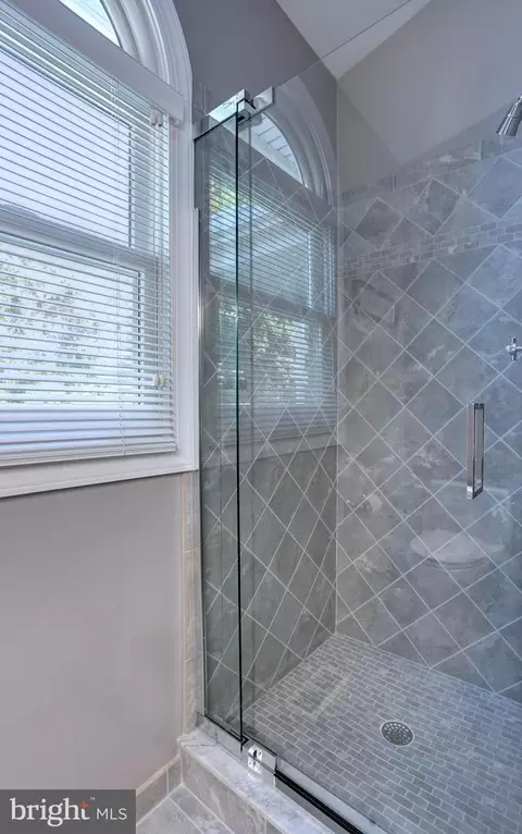 Bath - 8171 Bayside Dr, Pasadena, MD 21122 photo 2 of 6