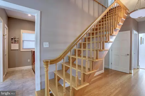 Entry Way - 8171 Bayside Dr, Pasadena, MD 21122 photo 2 of 3