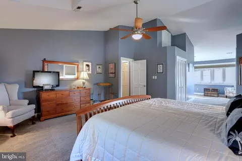 Bedroom - 8171 Bayside Dr, Pasadena, MD 21122 photo 3 of 6