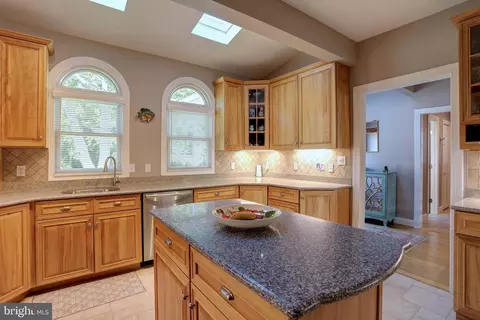 Kitchen - 8171 Bayside Dr, Pasadena, MD 21122 photo 3 of 4