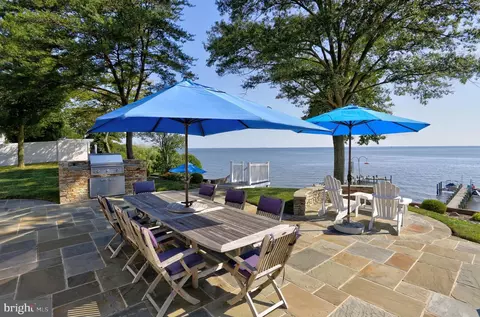 8171 Bayside Dr, Pasadena, MD 21122