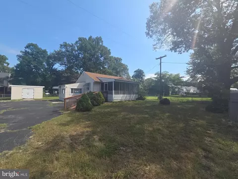 1814 Division Rd, Pasadena, MD 21122