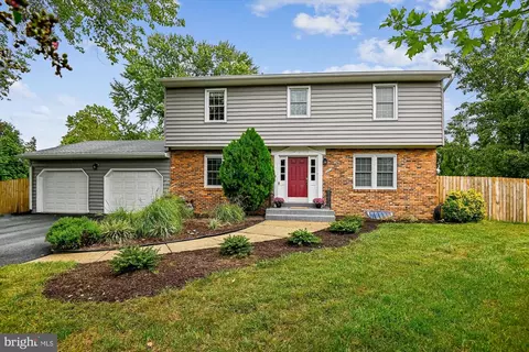 961 College Dr, Arnold, MD 21012