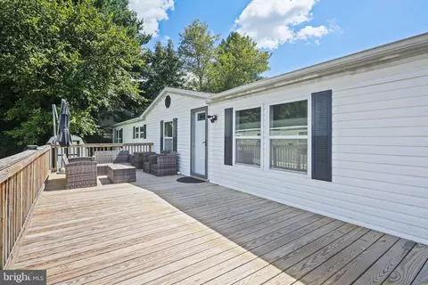 448 Sarah Anne Dr, Lothian, MD 20711