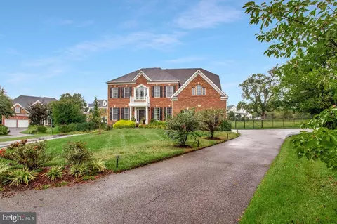 Exterior - 23 Hunting Ct, Edgewater, MD 21037 photo 1 of 12
