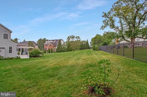 Exterior - 23 Hunting Ct, Edgewater, MD 21037 photo 9 of 12