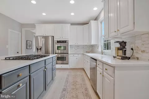 Kitchen - 23 Hunting Ct, Edgewater, MD 21037 photo 4 of 4