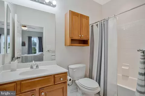 Bath - 23 Hunting Ct, Edgewater, MD 21037 photo 3 of 5