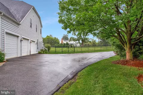 Exterior - 23 Hunting Ct, Edgewater, MD 21037 photo 8 of 12