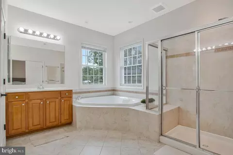 Bath - 23 Hunting Ct, Edgewater, MD 21037 photo 2 of 5