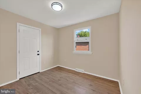 8577 Main Ave, Pasadena, MD 21122 photo 9