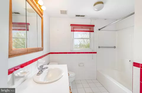 Bath - 7862 Bodkin View Dr, Pasadena, MD 21122 photo 1 of 2