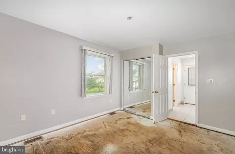 Bedroom - 7862 Bodkin View Dr, Pasadena, MD 21122 photo 3 of 8
