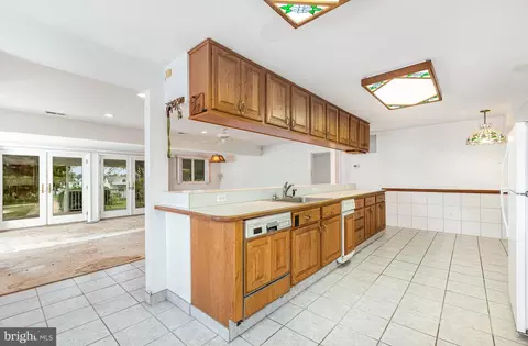 Kitchen - 7862 Bodkin View Dr, Pasadena, MD 21122 photo 1 of 5