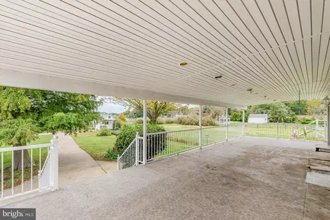 Exterior - 7862 Bodkin View Dr, Pasadena, MD 21122 photo 4 of 8