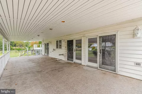 Exterior - 7862 Bodkin View Dr, Pasadena, MD 21122 photo 3 of 8