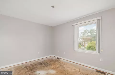Bedroom - 7862 Bodkin View Dr, Pasadena, MD 21122 photo 2 of 8