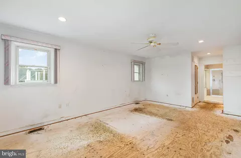 Bedroom - 7862 Bodkin View Dr, Pasadena, MD 21122 photo 1 of 8