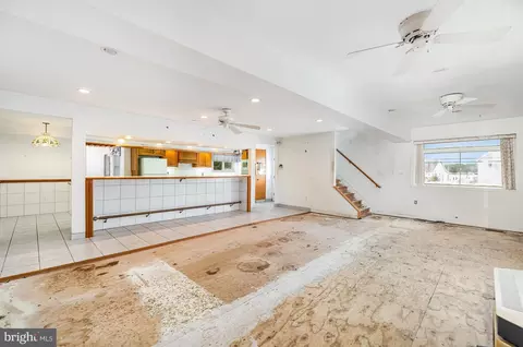 Living - 7862 Bodkin View Dr, Pasadena, MD 21122 photo 1 of 2