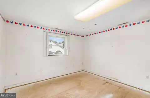 Bedroom - 7862 Bodkin View Dr, Pasadena, MD 21122 photo 7 of 8