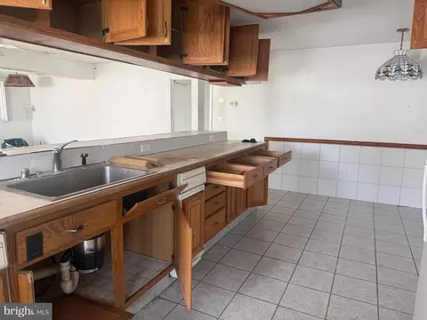 Kitchen - 7862 Bodkin View Dr, Pasadena, MD 21122 photo 5 of 5
