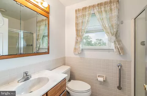 Bath - 7862 Bodkin View Dr, Pasadena, MD 21122 photo 2 of 2