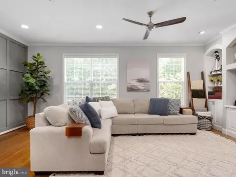 Living - 310 Pintail Ln, Annapolis, MD 21409 photo 2 of 4