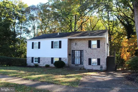 8269 Camion Rd, Pasadena, MD 21122