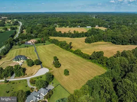 9 Solitude Ct, Lothian, MD 20711 photo 2