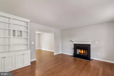 Living - 3344 Oak Dr, Edgewater, MD 21037 photo 2 of 4
