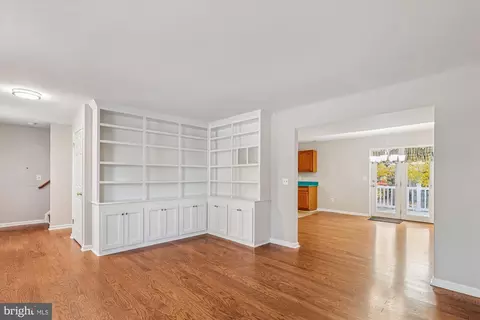 Living - 3344 Oak Dr, Edgewater, MD 21037 photo 3 of 4