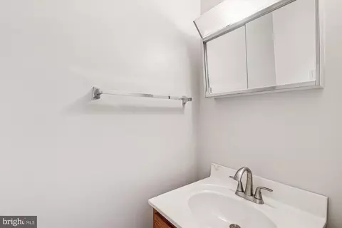 Bath - 3344 Oak Dr, Edgewater, MD 21037 photo 1 of 3