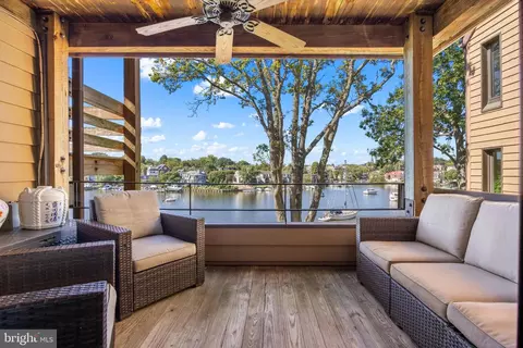 11 President Point Dr #A2, Annapolis, MD 21403