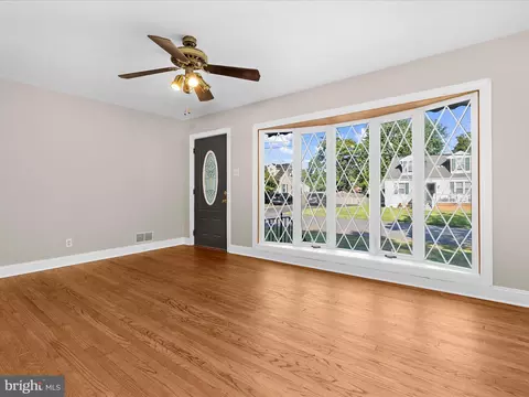 211 Arundel Rd, Pasadena, MD 21122 photo 4