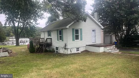 1704 Twickenham Rd, Pasadena, MD 21122 photo 3