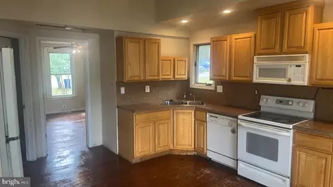 1704 Twickenham Rd, Pasadena, MD 21122 photo 8