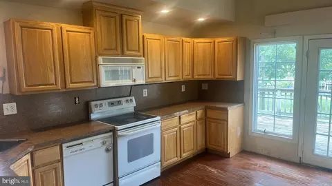 1704 Twickenham Rd, Pasadena, MD 21122 photo 9