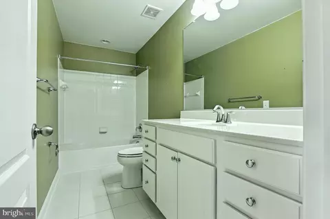 Bath - 1901 Eamons Way, Annapolis, MD 21401 photo 2 of 4