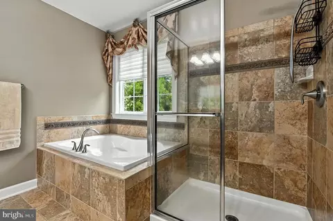 Bath - 1901 Eamons Way, Annapolis, MD 21401 photo 1 of 4