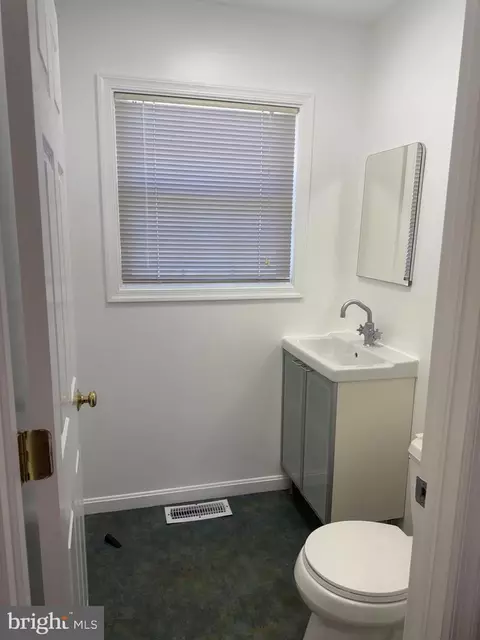 Bath - 14 Oak Ct, Annapolis, MD 21401 photo 1 of 2
