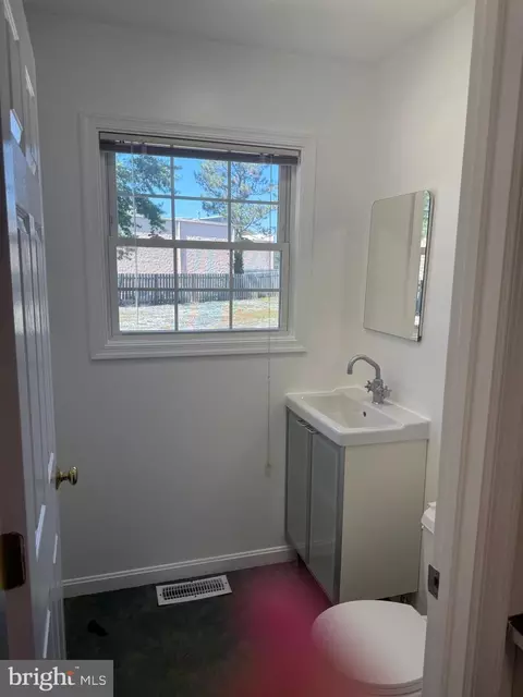 Bath - 14 Oak Ct, Annapolis, MD 21401 photo 2 of 2