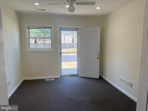 Living - 14 Oak Ct, Annapolis, MD 21401 photo 3 of 5