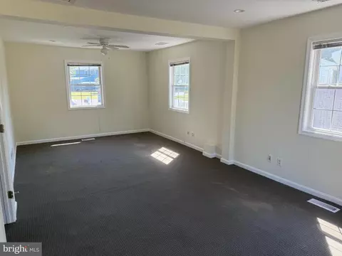Living - 14 Oak Ct, Annapolis, MD 21401 photo 4 of 5