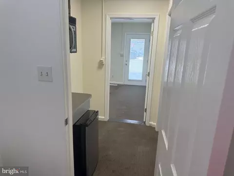 Entry Way - 14 Oak Ct, Annapolis, MD 21401 photo 1 of 1