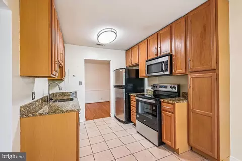 300 Hilltop Ln #300I, Annapolis, MD 21403