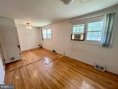 Living - 1814 Parkside Dr, Pasadena, MD 21122 photo 6 of 6