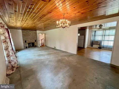 Living - 1814 Parkside Dr, Pasadena, MD 21122 photo 3 of 6