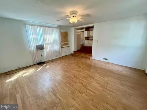Living - 1814 Parkside Dr, Pasadena, MD 21122 photo 5 of 6