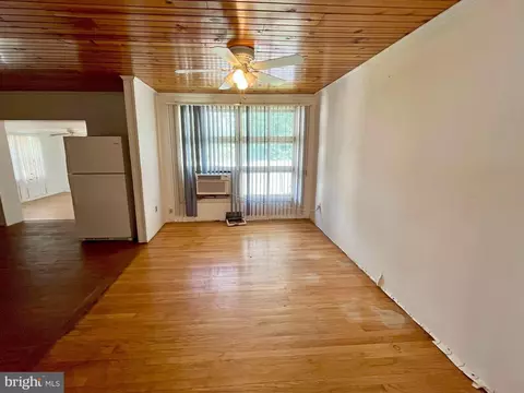 Living - 1814 Parkside Dr, Pasadena, MD 21122 photo 4 of 6
