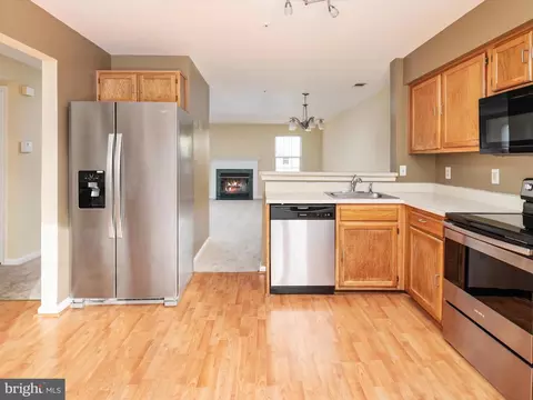2402 Wentworth Dr, Crofton, MD 21114 photo 3